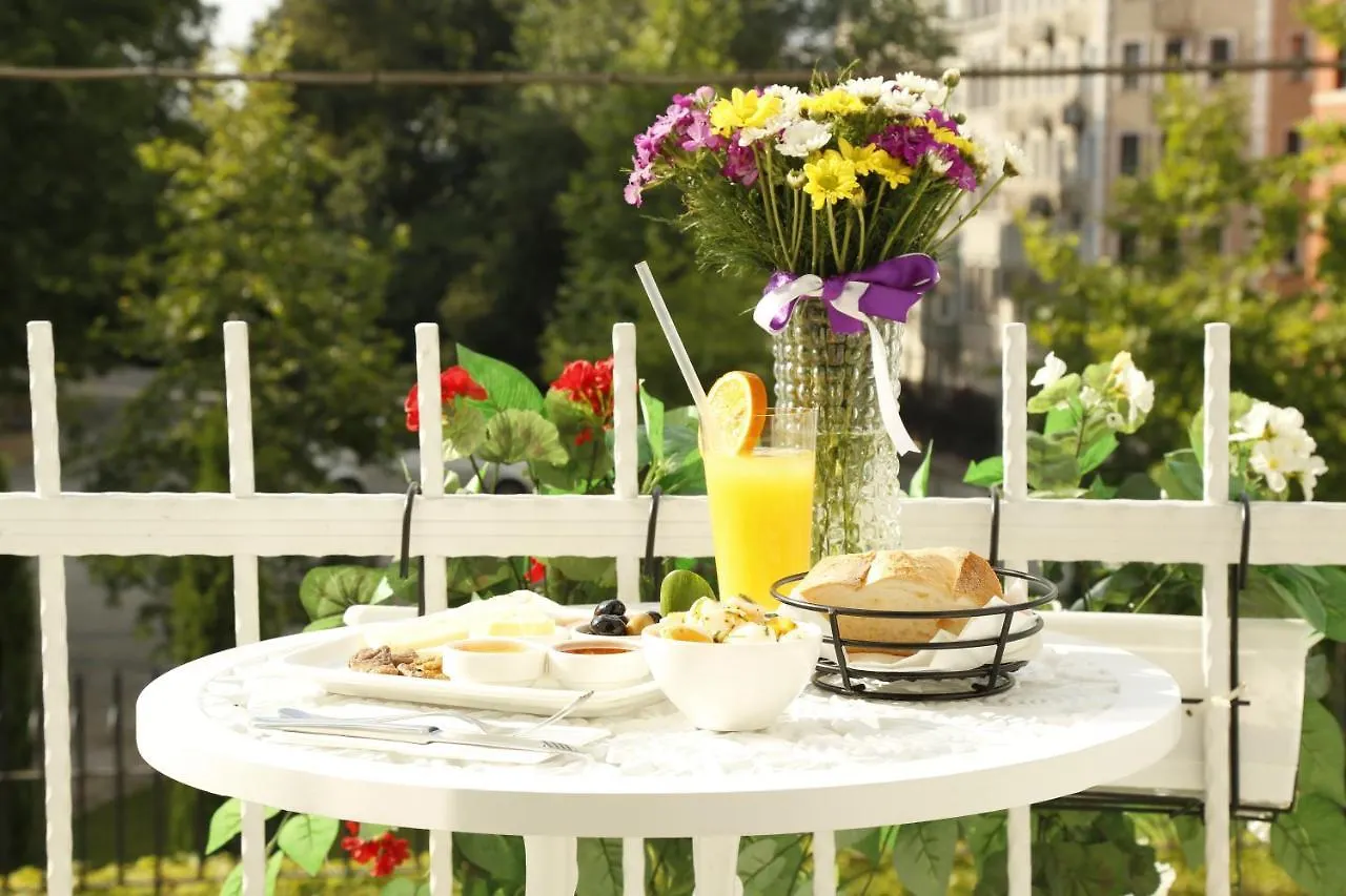Oda ve Kahvaltı Mien W Suites İstanbul